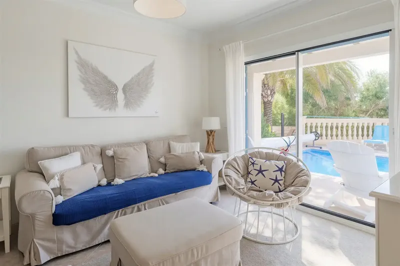 This exceptional villa in a privileged location in Cala Pi combines Mediterranean luxury, absolute privacy and a coveted holiday rental license — photo 3