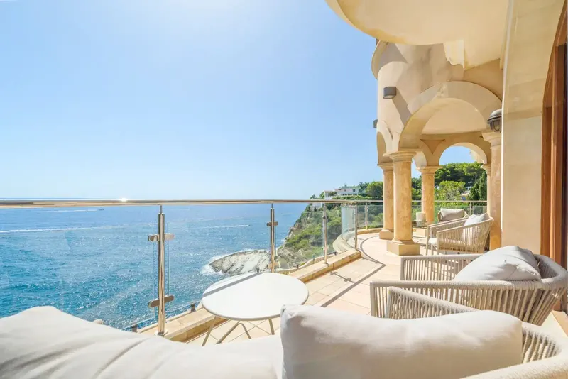 Exclusive villa for seasonal rental on the seafront in Portals Vells, Mallorca, with 7 bedrooms, 8 bathrooms, independent apartment — photo 2
