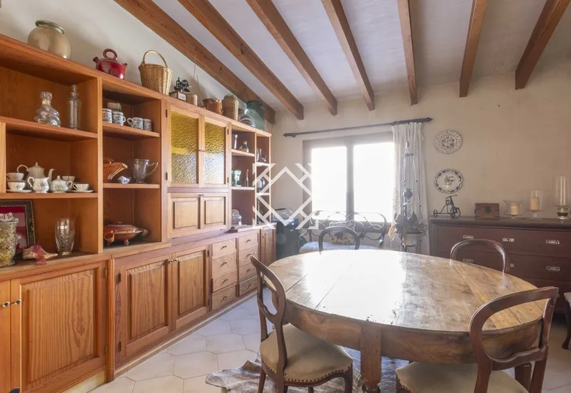 Spacious property with large rustic plot for sale in quiet residential area close to Palma de Mallorca. — photo 12