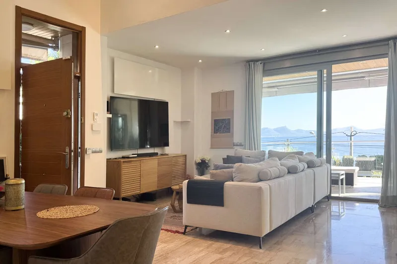 Mediterranean villa on the second sea line with sea access, near golf course and holiday rental license, Ref. 9916 — photo 5