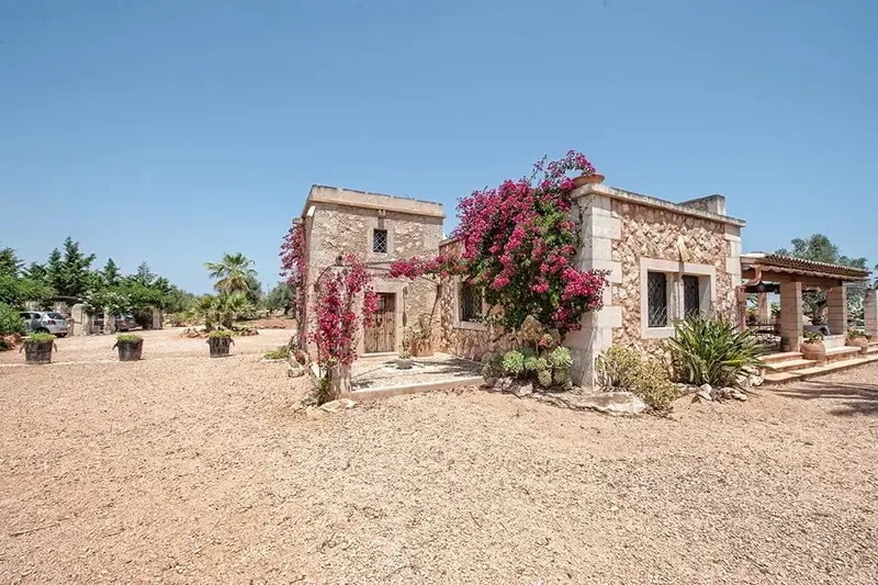 Beautiful rustic finca with a total of 6 bedrooms and 5 bathrooms — photo 7