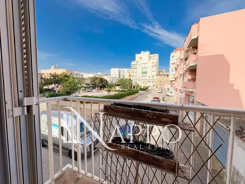 NAPPO Real Estate presenta este piso a reformar con terraza, situado en una primera planta de un edificio sin ascensor en la zona de Arenal, — photo 1