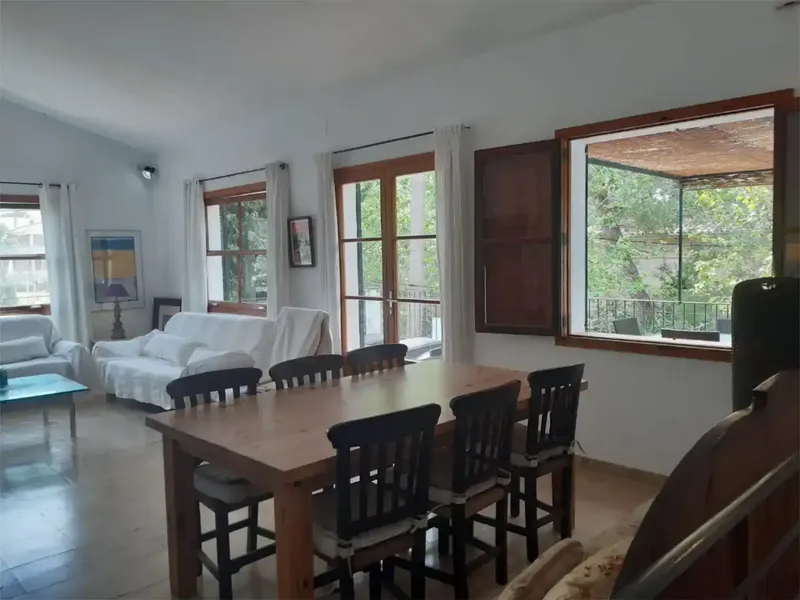 Se ofrece en alquiler un espacioso apartamento, muy bien ventilado, ubicado en el paseo de los pinos de la Bahía de Pollença, cercano al hot — photo 3