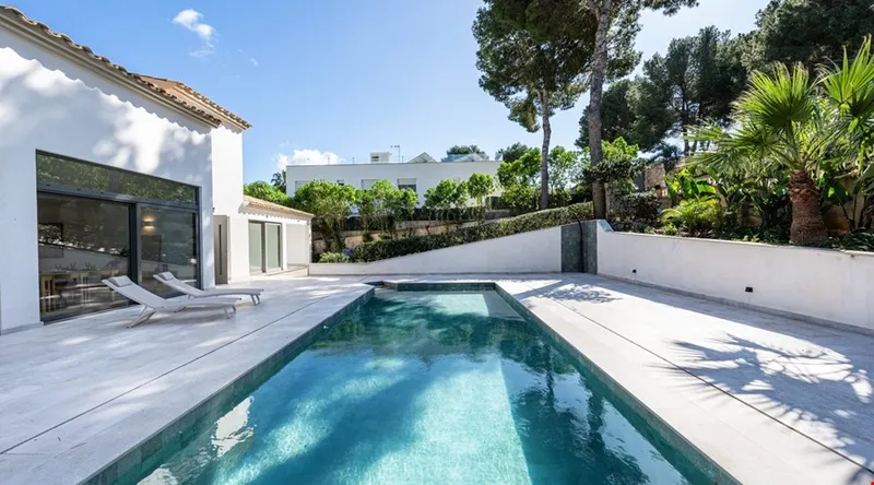 Contemporary four-bedroom villa with holiday rental licence in Santa Ponsa — photo 7