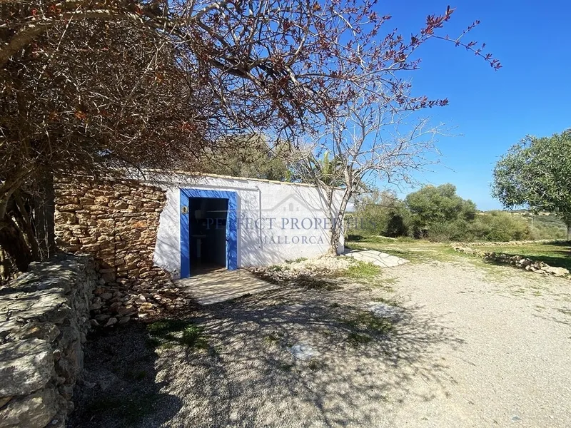 Licensed youth hostel hotel located a short distance from white sand beaches. — photo 7