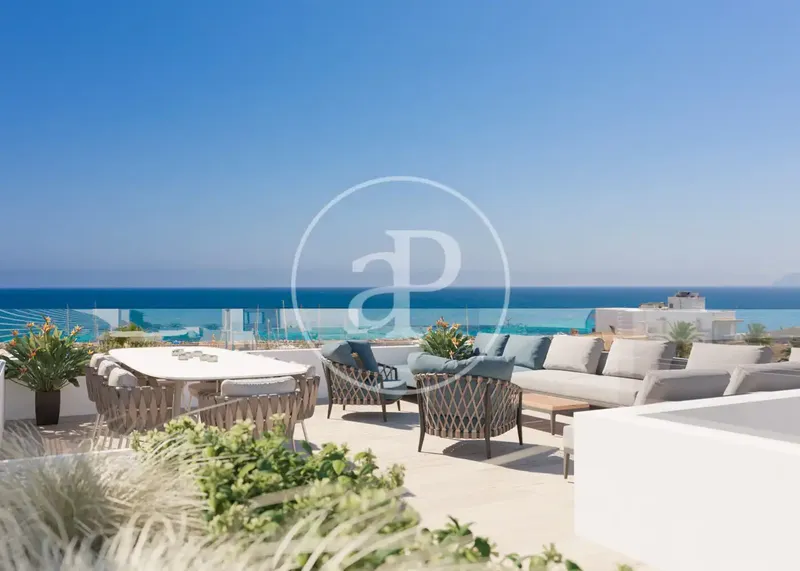 Penthouse with Pool, Sea Views and Parking — photo 1