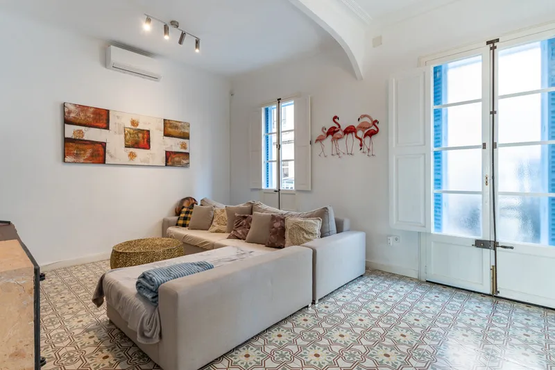 Charming Renovated Townhouse with Exceptional Potential in Santa Catalina — photo 2