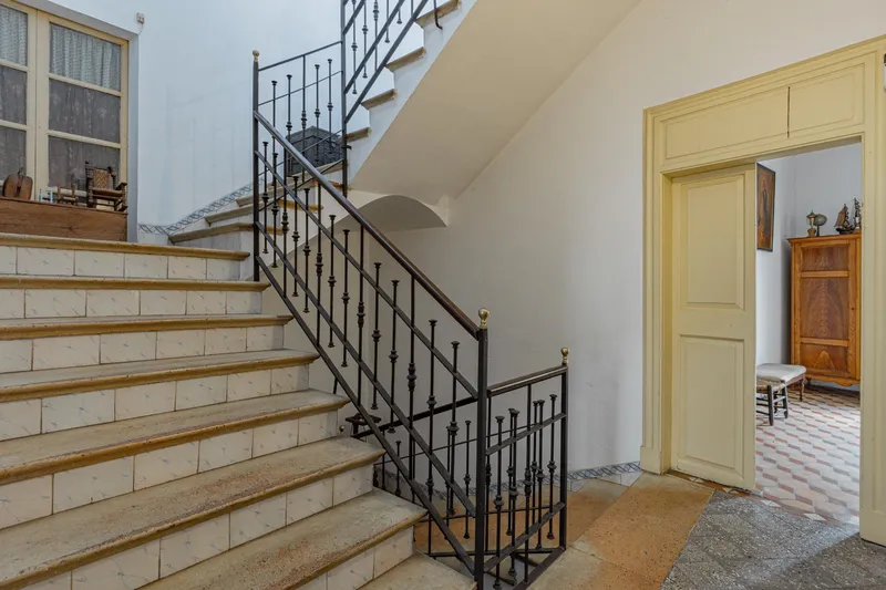 Centrally located manor house — photo 10