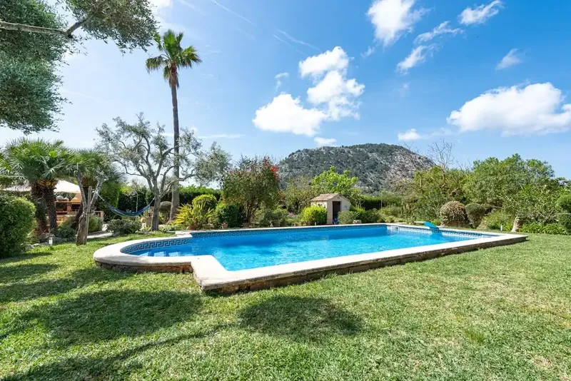 Located in a quiet rural area just minutes from the center of Pollensa, this charming rustic finca offers the perfect balance — photo 2