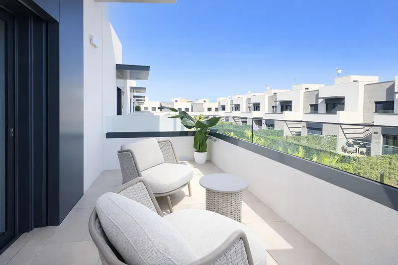Modern townhouse with private pool and fully furnished in a new residential complex in Palma Mas — photo 1