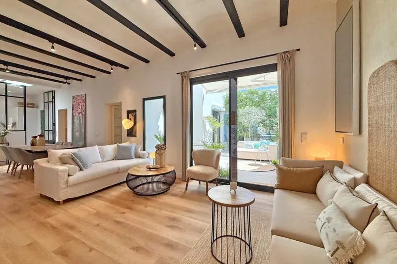 Townhouse with rooftop terrace & private spa — photo 1