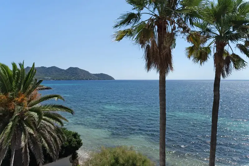 Villa on the front line with private access to the sea in Port Verd — photo 4