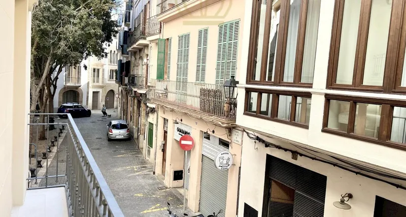 Beautiful luxury renovated old town apartment in Palma — photo 1