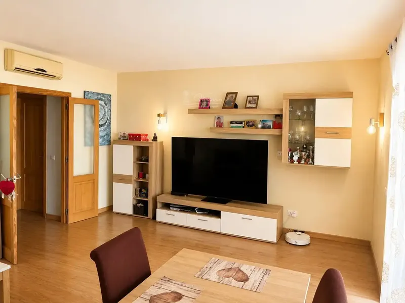 153 m² built and a spectacular private patio of 65 m² + space for two cars: the space that makes the difference — photo 3