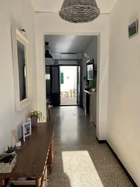 Cozy house in the old town of Portocolom with high ceiling, patio and terrace. It has 3 bedrooms all with windows, living-dining room — photo 4