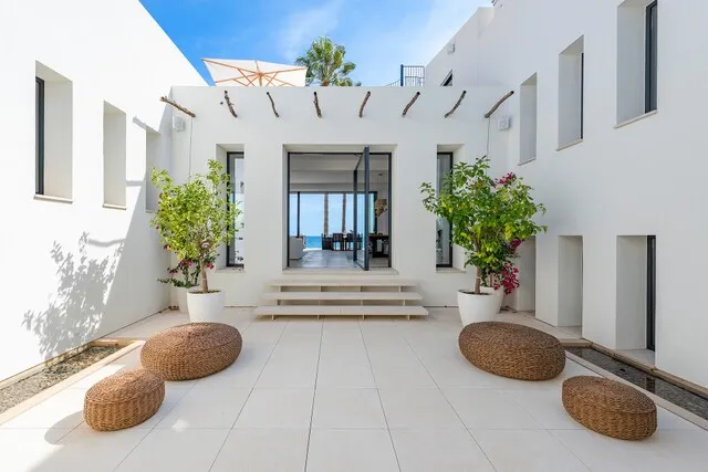 Impeccable seafront villa for sale in Port Verd, Mallorca — photo 9