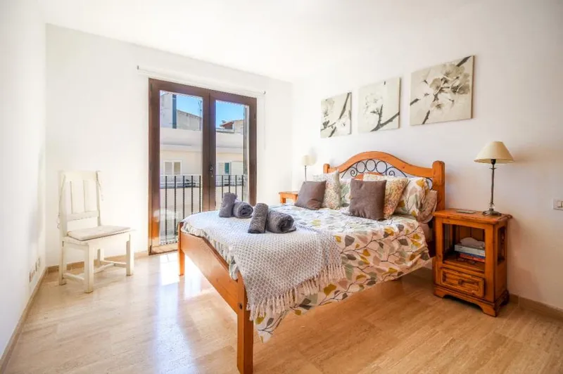 Sold by our company Great size 4 bedroom apartment with lift and swimming pool on the main square of Puerto Pollensa — photo 5