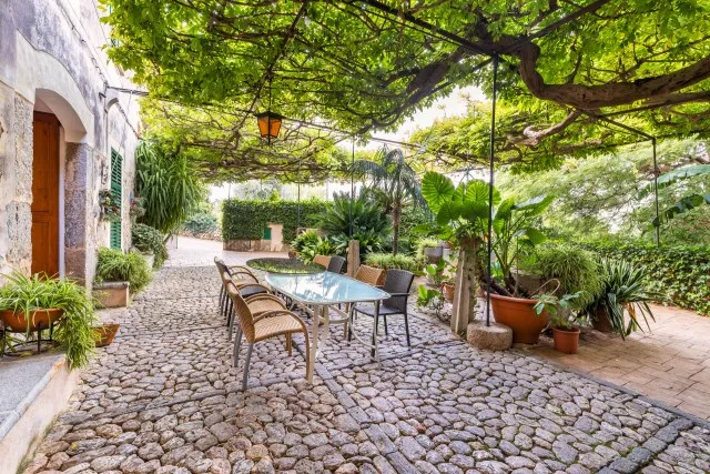 Two fincas with holiday rental licenses for sale in Biniaraix, Mallorca — photo 4