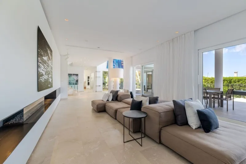 Contemporary five-bedroom sea-view villa for sale in Santa Ponsa — photo 2