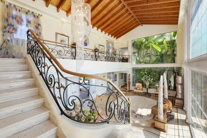 This wonderful finca, for sale near Binissalem, occupies a plot of about 87,000 m2, and features luxurious facilities, including a — photo 12
