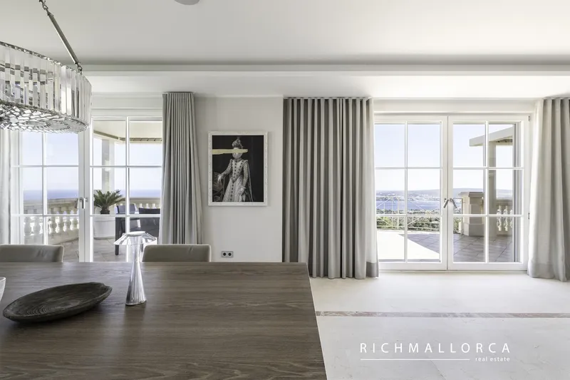 South-facing villa with pool and sea view — photo 8