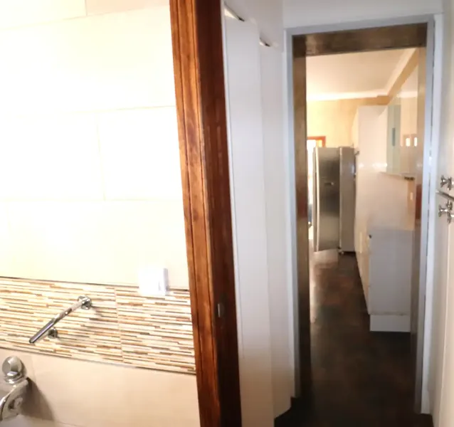 Magnificent apartment, completely renovated, corner unit, has 5 balconies, very central, near avenues, 6 bedrooms, furnished kitchen — photo 10