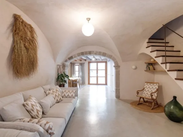 Reformed townhouse with pool in Alaró — photo 1