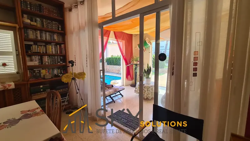 Sky Solutions sells exclusive detached house with 25 m2 pool, just 100 meters from the beach, in Playa de Palma. Enjoy a — photo 5