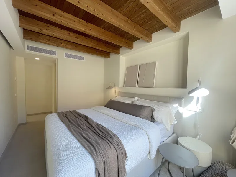 Ultra-luxury penthouse with private terrace, elevator, and parking. 3 bedrooms, 3 bathrooms. — photo 7