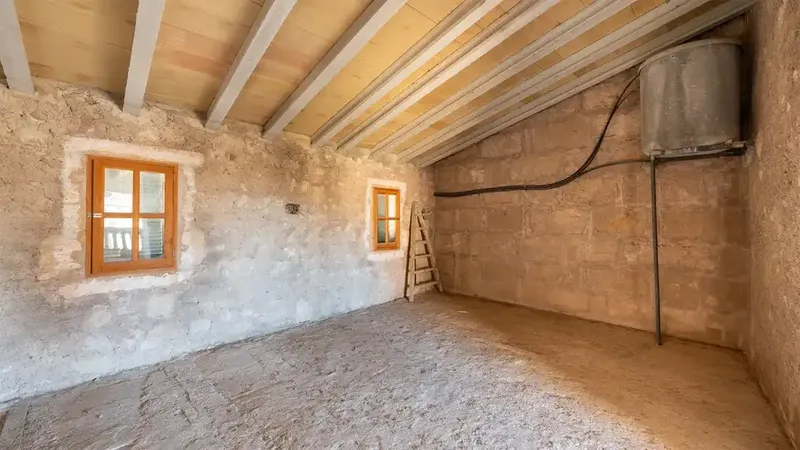 Ubicada en pleno centro de Sant Joan, esta tradicional casa de pueblo de unos 186 m² construidos sobre una parcela de aproximadamente 214 m² — photo 9