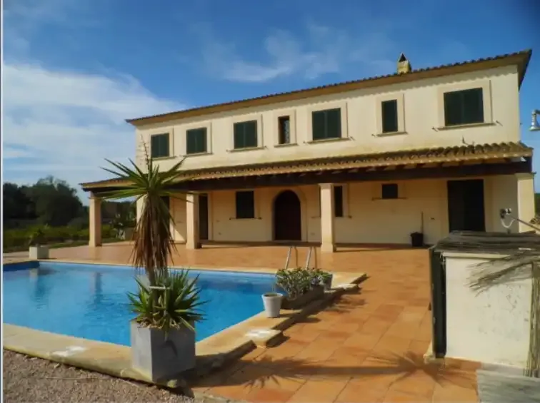 Large Andalusian-style estate on a hill near Es Llombards/Santanyí, with impressive panoramic views over Santanyí and the — photo 3