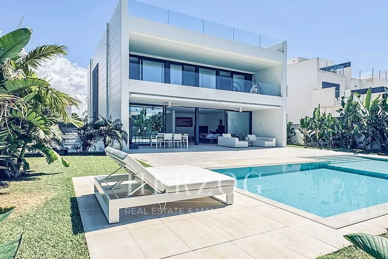 Exclusive designer residence with modern living concept in Puig de Ros — photo 3