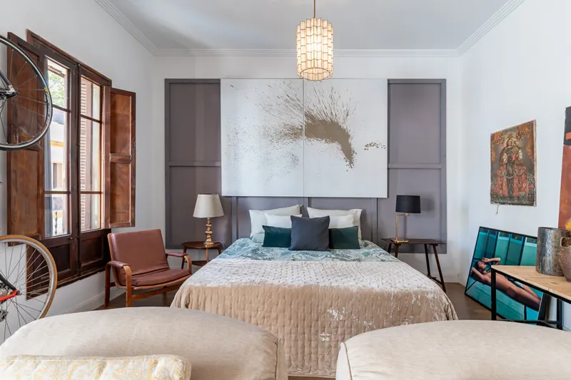 Historic Two-bedroom Apartment with Big Balcony in Lively Arxiduc Neighbourhood — photo 10