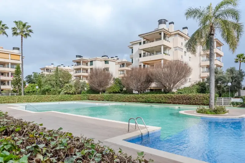 Discover this exclusive ground floor apartment in the coveted area of Les Maravelles, Palma de Mallorca. — photo 1