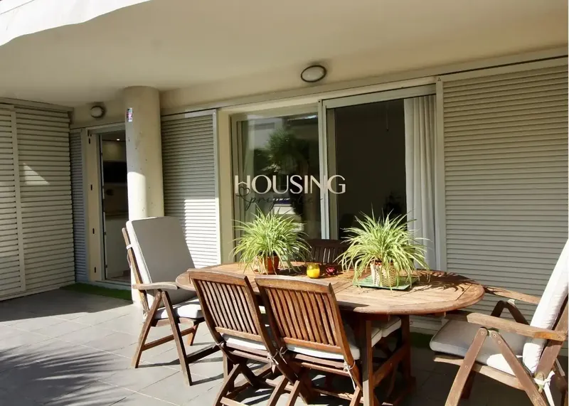 PLANTA BAJA CON TERRAZA Y JARDIN EN RESIDENCIAL CON PISCINAS — photo 6