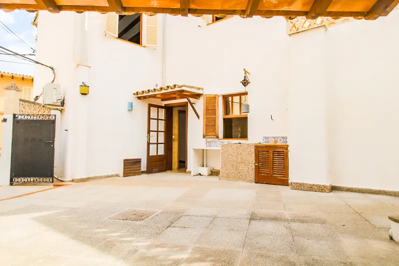 Ref.2451C – S'Arraco – Townhouse in central location with patio — photo 4