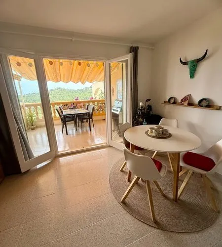 Apartment with a pool and ocean view — photo 4
