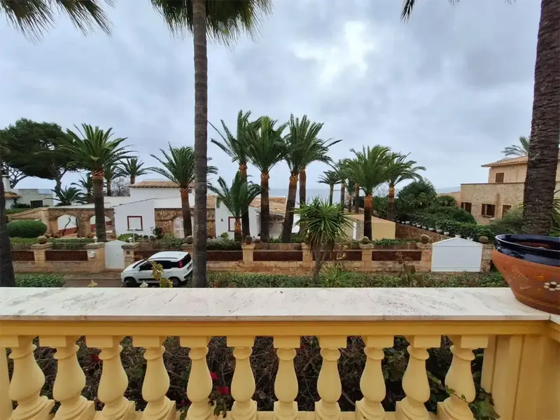 Fabulosa villa en segunda línea de mar y con vistas desde la segunda planta. — photo 8