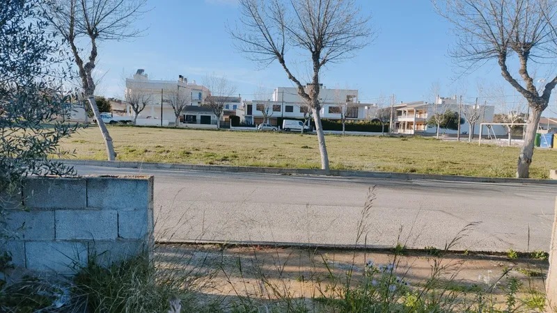 Exchange. Buildable plot in S'Estanyol. Near the sea and the port — photo 2