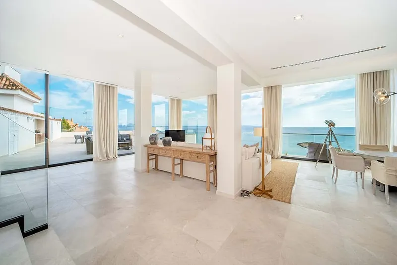 Luxurious Coastal Living with Expansive Rooftop Terrace in Illetes — photo 7