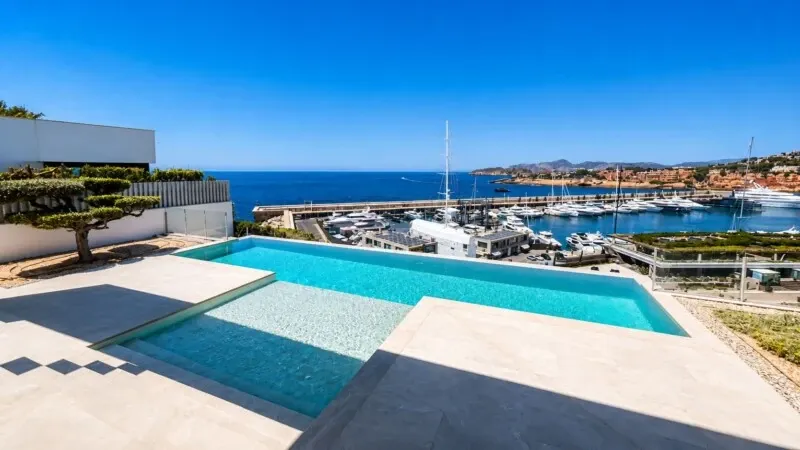 Firstline modern villa on a first class location with open views of the sea, the harbour and the coast of Nova Santa Ponsa — photo 5