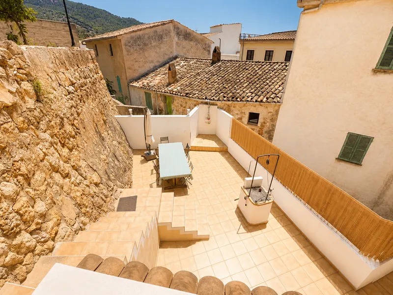 Authentic townhouse in the heart of Andratx with terraces and mountain views — photo 4