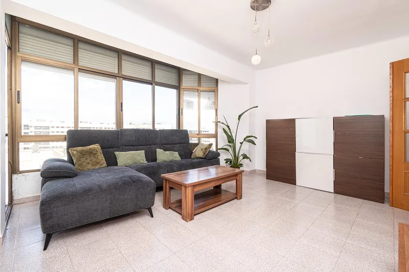 Bright 3-bedroom apartment in good condition with balcony — photo 3