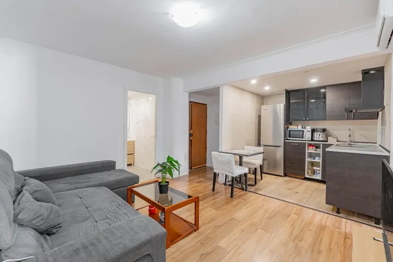 Investment opportunity in Camp d’en Serralta – Apartment divided into two units — photo 1