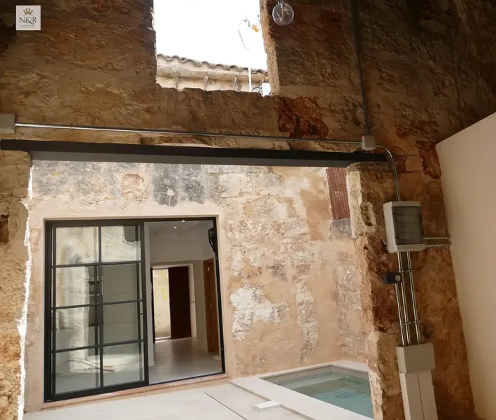 Recently renovated detached house with pool and terrace in the center of Sineu — photo 2