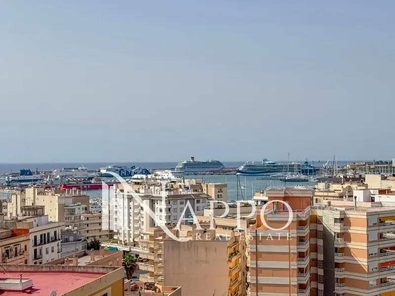 Nappo Real Estate tiene el placer de presentaros este luminoso ático con terraza privada y espectaculares vistas al mar, al puerto de Palma, — photo 5