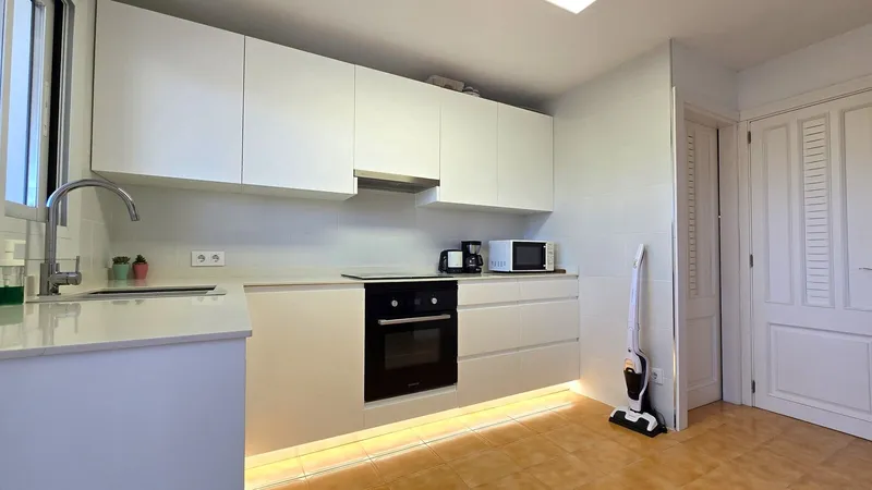 AL-JHRE069 – 3-bedroom apartment with a large terrace just 100m from the beach — photo 12