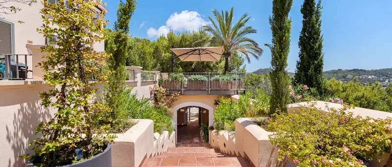 Mediterranean villa in Camp de Mar with pool and sea views — photo 8