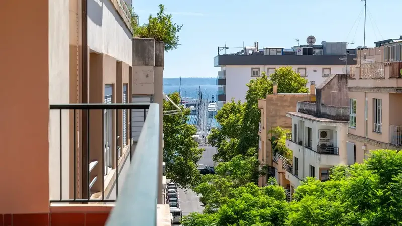 Amplio apartamento de aprox. 145 m² construidos, situado en una zona residencial céntrica y tranquila de Son Armadans, a pocos minutos a pie — photo 1