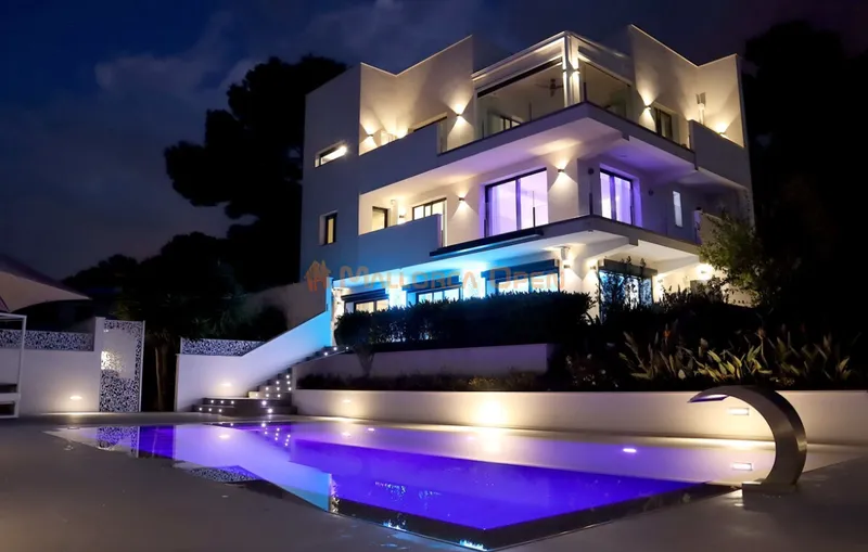 Modern villa with sea views in Portals Nous — photo 2